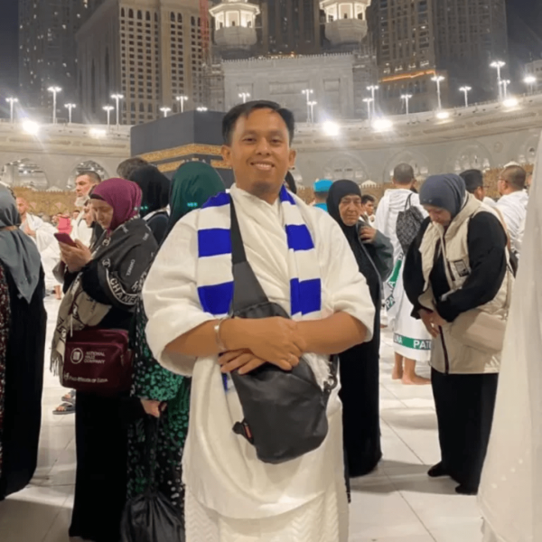 Meentoring Umroh - Happy Muslim
